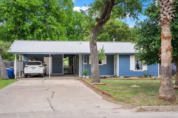 909 Ford St, Kerrville, TX 78028