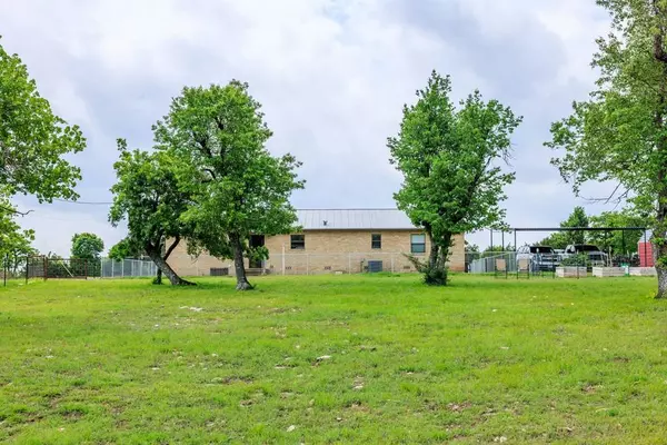 2050 ADJ Lane, Fredericksburg, TX 78624