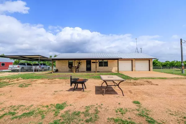 2050 ADJ Lane, Fredericksburg, TX 78624