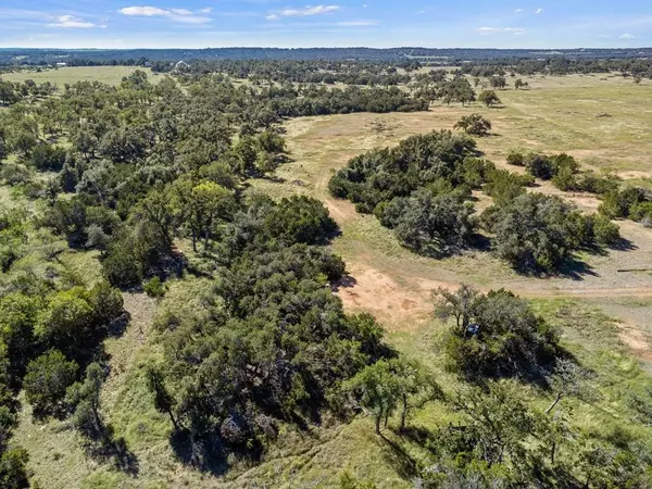 307 Gold-Schaefer Rd, Fredericksburg, TX 78624