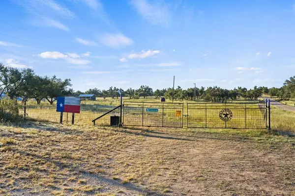 307 Gold-Schaefer Rd, Fredericksburg, TX 78624