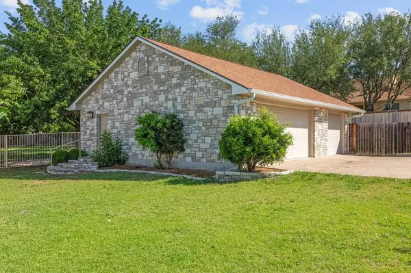 2166 Lightstone, Fredericksburg, TX 78624