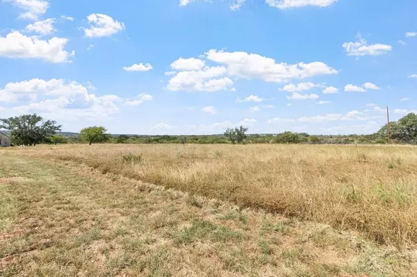 647 Funf Kinder Road, Fredericksburg, TX 78624