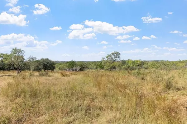 647 Funf Kinder Road, Fredericksburg, TX 78624
