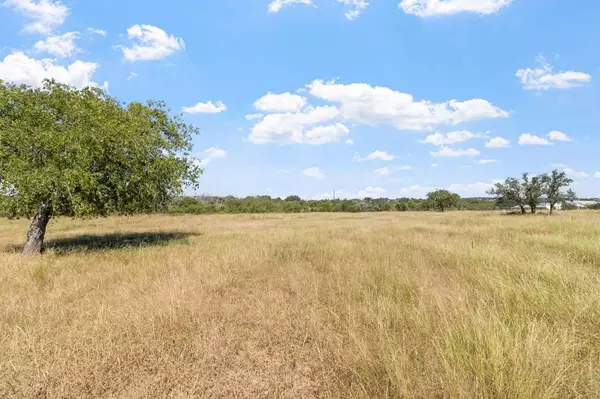 647 Funf Kinder Road, Fredericksburg, TX 78624