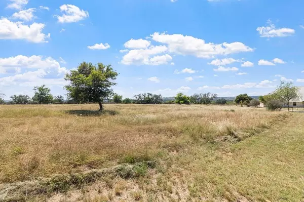 647 Funf Kinder Road, Fredericksburg, TX 78624