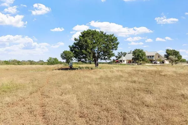 647 Funf Kinder Road, Fredericksburg, TX 78624