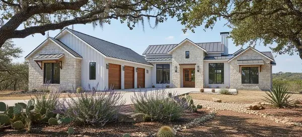 208 Interlaken St, Fredericksburg, TX 78624