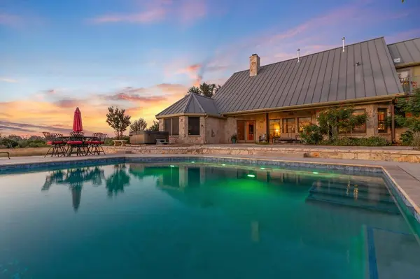 647 Funf Kinder Road, Fredericksburg, TX 78624