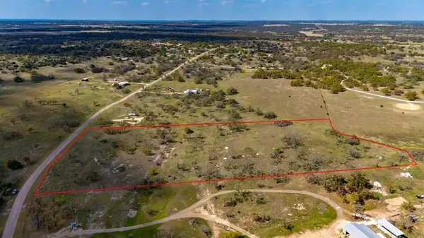 444 Mosel Rd, Harper, TX 78631