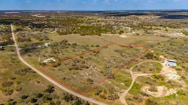 444 Mosel Rd, Harper, TX 78631