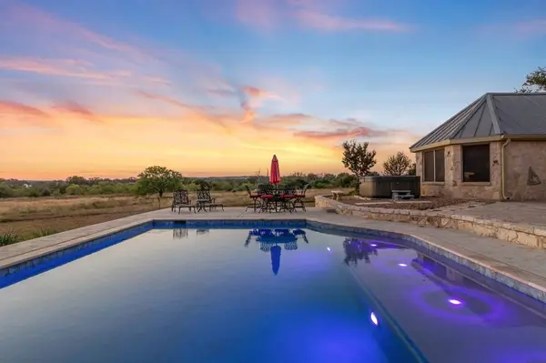 647 Funf Kinder Rd, Fredericksburg, TX 78624