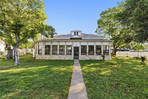 1028 Jefferson St, Kerrville, TX 78028