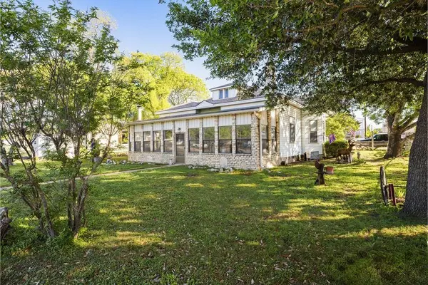 1028 Jefferson St, Kerrville, TX 78028