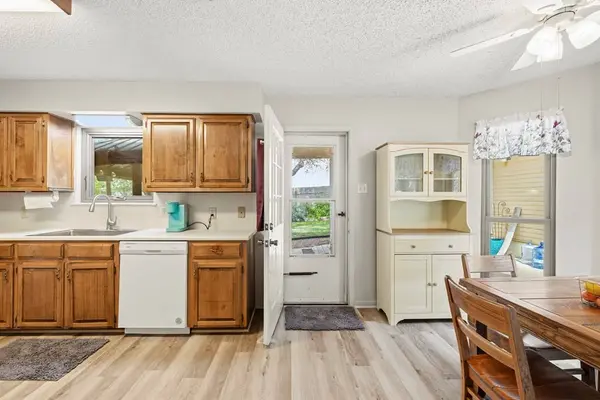 1445 Gloucester Pt, Kerrville, TX 78028