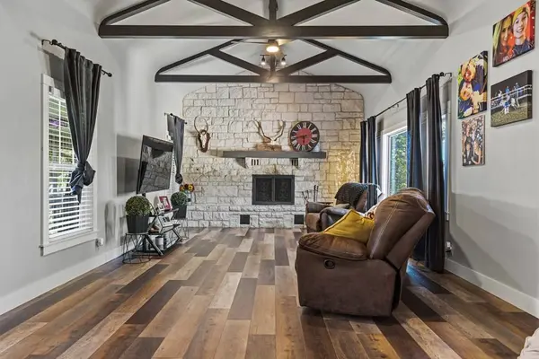 1009 Main St, Kerrville, TX 78028
