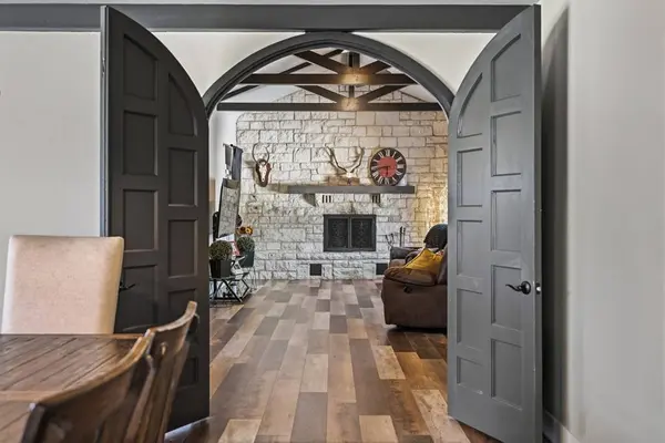 1009 Main St, Kerrville, TX 78028
