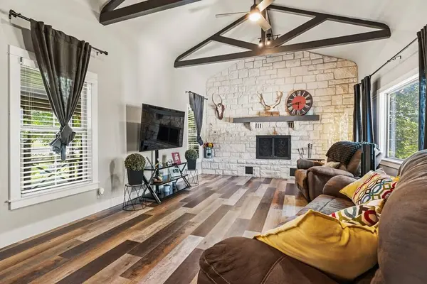1009 Main St, Kerrville, TX 78028