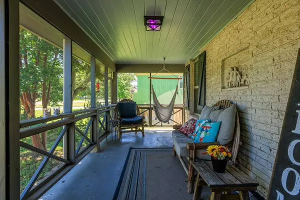 1009 Main St, Kerrville, TX 78028