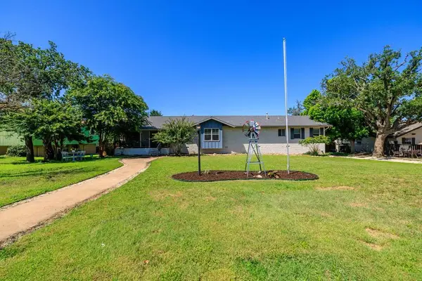 1009 Main St, Kerrville, TX 78028