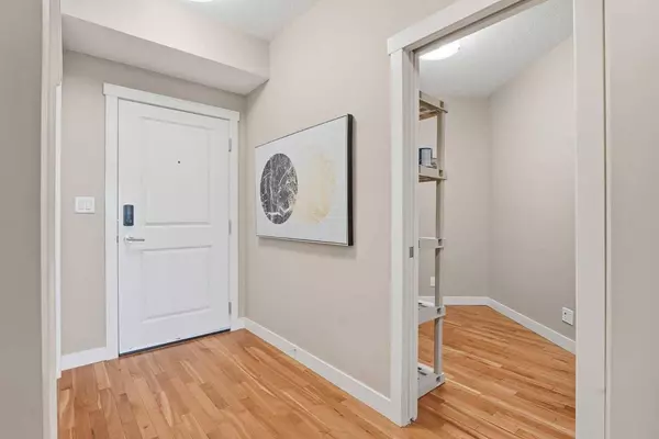 32 Varsity Estates CIR NW #1005, Calgary, AB T3A 2Y1