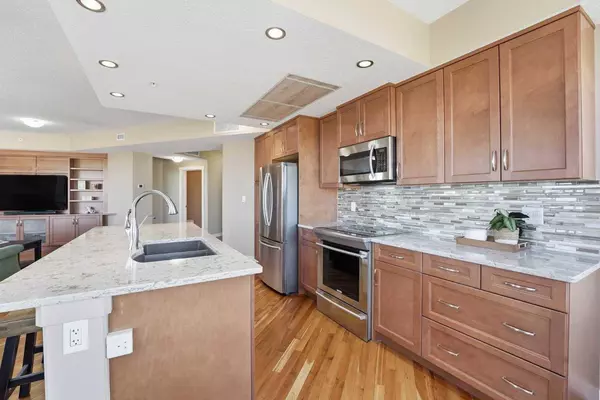 32 Varsity Estates CIR NW #1005, Calgary, AB T3A 2Y1