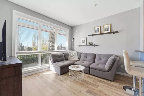 132 Rockyledge VW NW #3, Calgary, AB T3G 5Y3