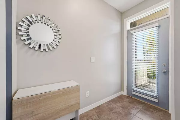 132 Rockyledge VW NW #3, Calgary, AB T3G 5Y3