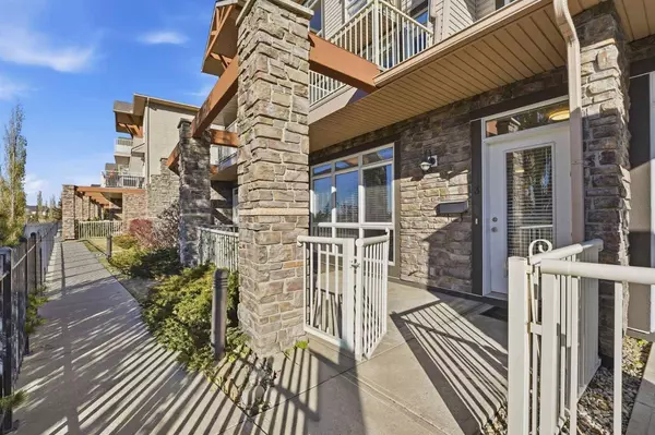 132 Rockyledge VW NW #3, Calgary, AB T3G 5Y3