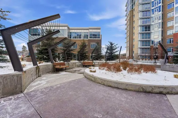 24 Varsity Estates CIR NW #705, Calgary, AB T3A 2X8
