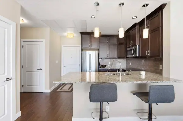 24 Varsity Estates CIR NW #705, Calgary, AB T3A 2X8