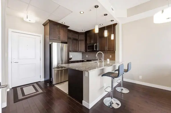 24 Varsity Estates CIR NW #705, Calgary, AB T3A 2X8