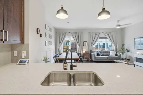 425 Carringvue AVE NW, Calgary, AB T3P 0W5