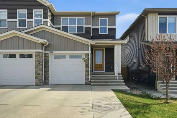 425 Carringvue AVE NW, Calgary, AB T3P 0W5