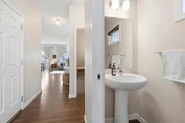 425 Carringvue AVE NW, Calgary, AB T3P 0W5