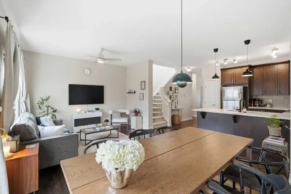 425 Carringvue AVE NW, Calgary, AB T3P 0W5
