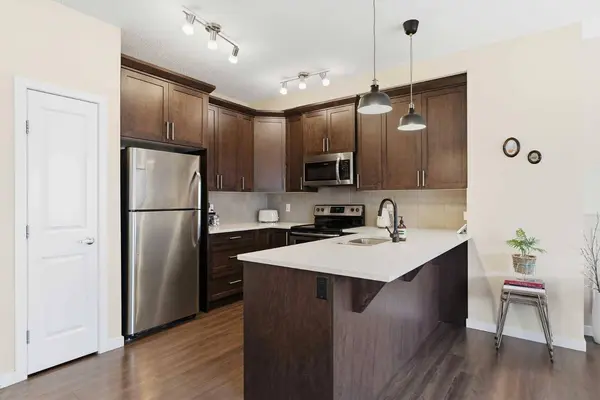 425 Carringvue AVE NW, Calgary, AB T3P 0W5