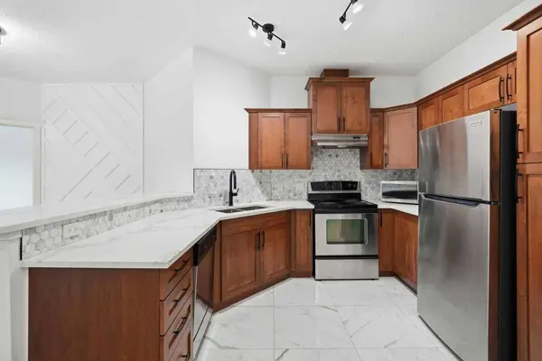30 Discovery Ridge Close SW #531, Calgary, AB T3H 5X5