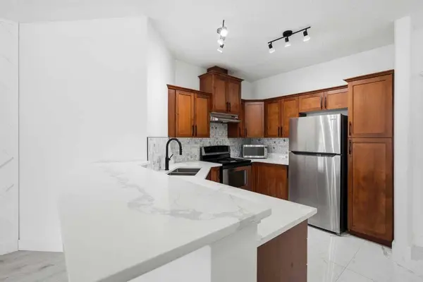 30 Discovery Ridge Close SW #531, Calgary, AB T3H 5X5