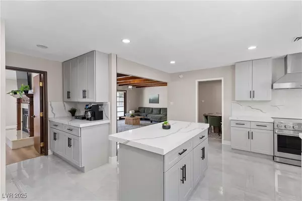 2420 Laurie DR, Las Vegas, NV 89102