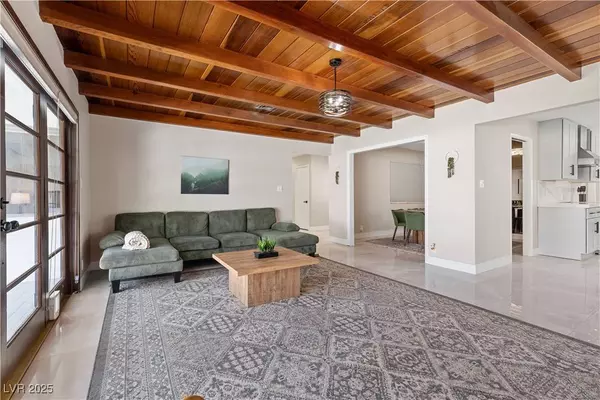 2420 Laurie DR, Las Vegas, NV 89102