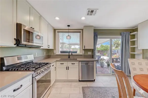 8532 Hidden Pines AVE, Las Vegas, NV 89143