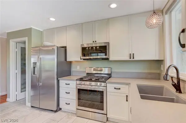 8532 Hidden Pines AVE, Las Vegas, NV 89143