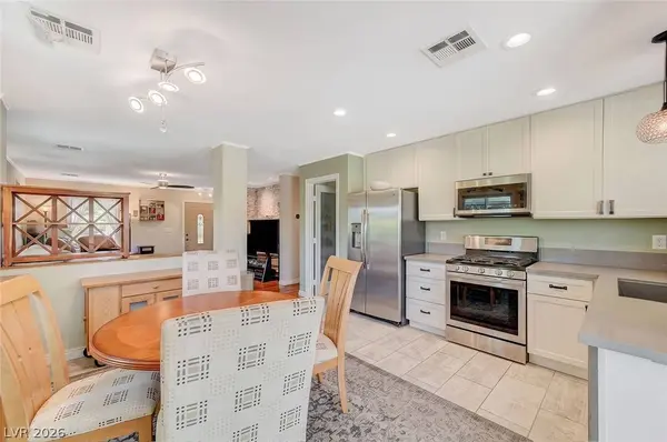 8532 Hidden Pines AVE, Las Vegas, NV 89143