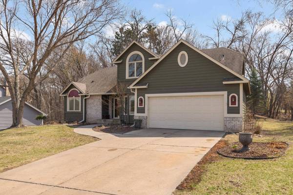 1392 Michelle DR, Eagan, MN 55123