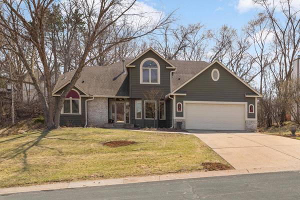 1392 Michelle DR, Eagan, MN 55123
