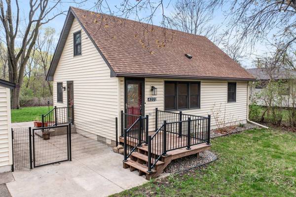 4209 Diamond DR, Eagan, MN 55122