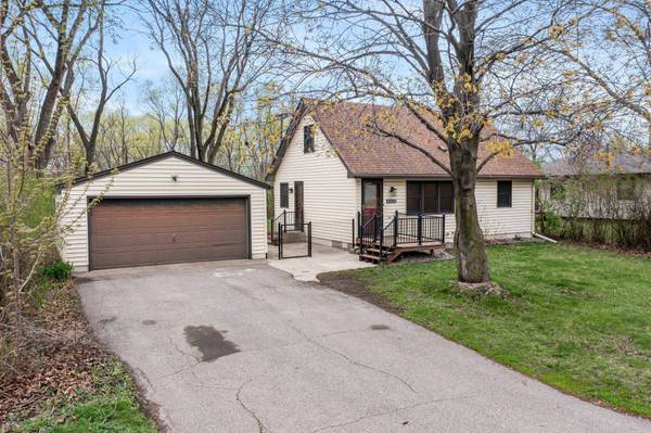 4209 Diamond DR, Eagan, MN 55122