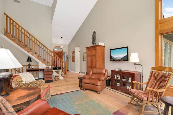 1392 Michelle DR, Eagan, MN 55123