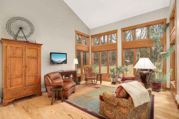 1392 Michelle DR, Eagan, MN 55123